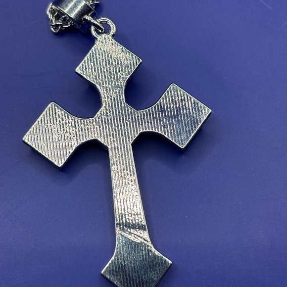Silver tone iced out 3A CZ X Cross pendant chain included - Picture 3 of 4